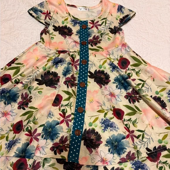 Arya Grace Floral Set with Polka Dot Accents - Picture 3 of 5